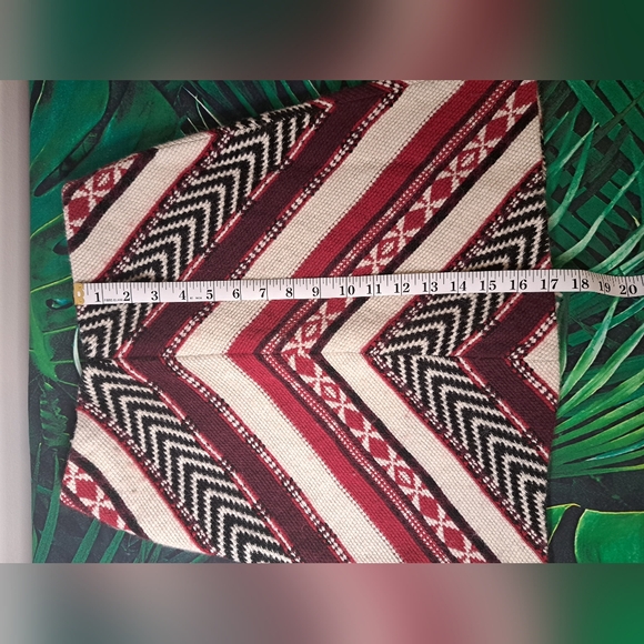 Zara wool tapestry skirt XS, white red black pattern, Aztec, tribal - Picture 2 of 7